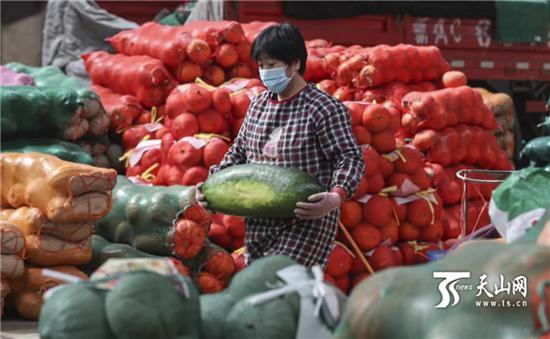 新疆九鼎農(nóng)產(chǎn)品批發(fā)市場開啟24小時營業(yè)模式，助力食用農(nóng)產(chǎn)品高效流通